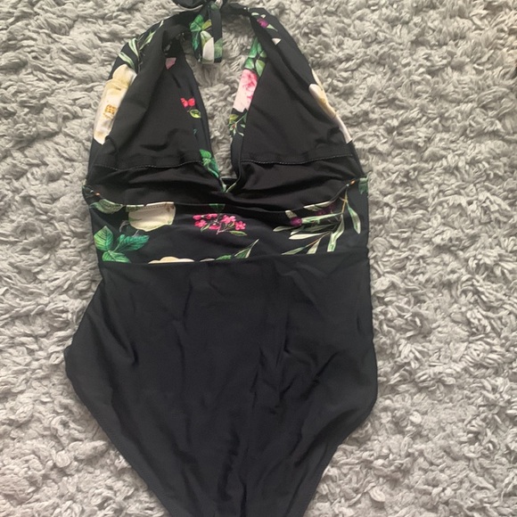 CUPSHE swimsuit - Picture 3 of 4